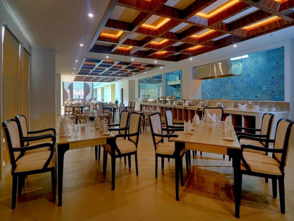 Java Lotus Hotel Jember Ngoại thất bức ảnh