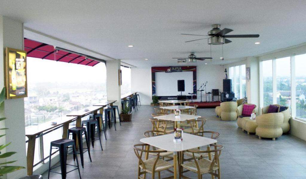 Java Lotus Hotel Jember Ngoại thất bức ảnh