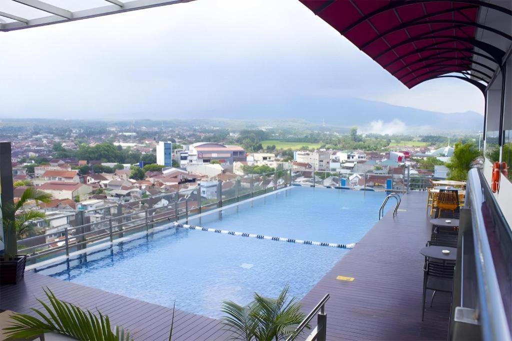 Java Lotus Hotel Jember Ngoại thất bức ảnh