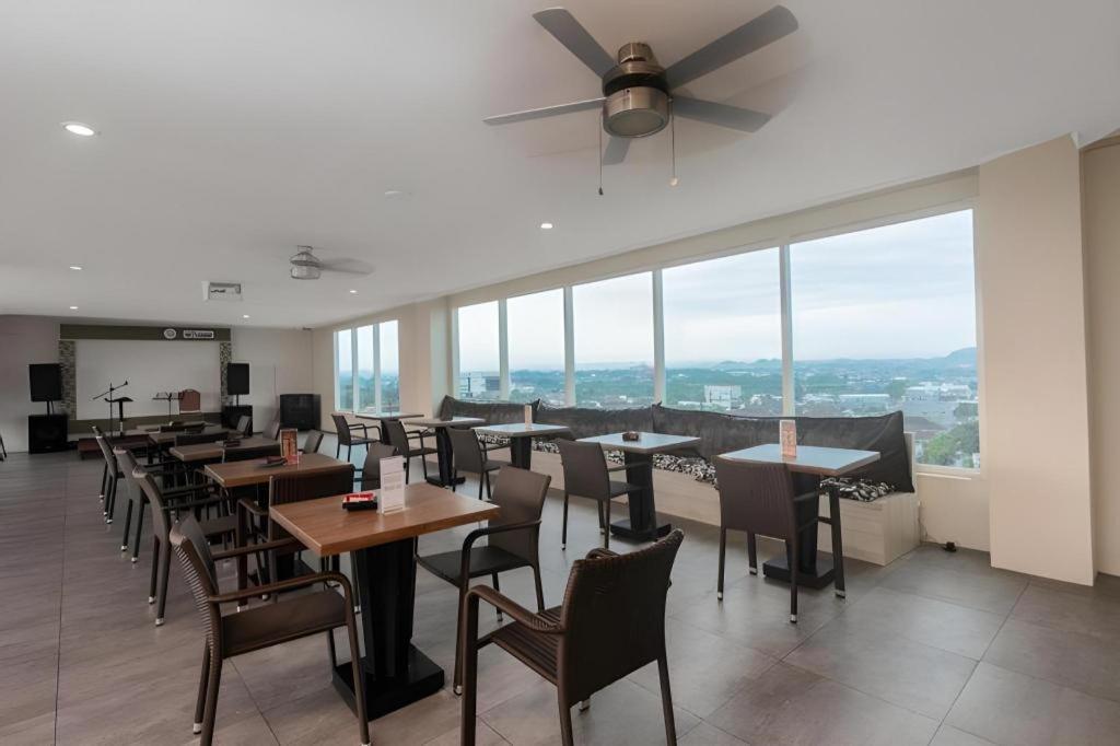 Java Lotus Hotel Jember Ngoại thất bức ảnh