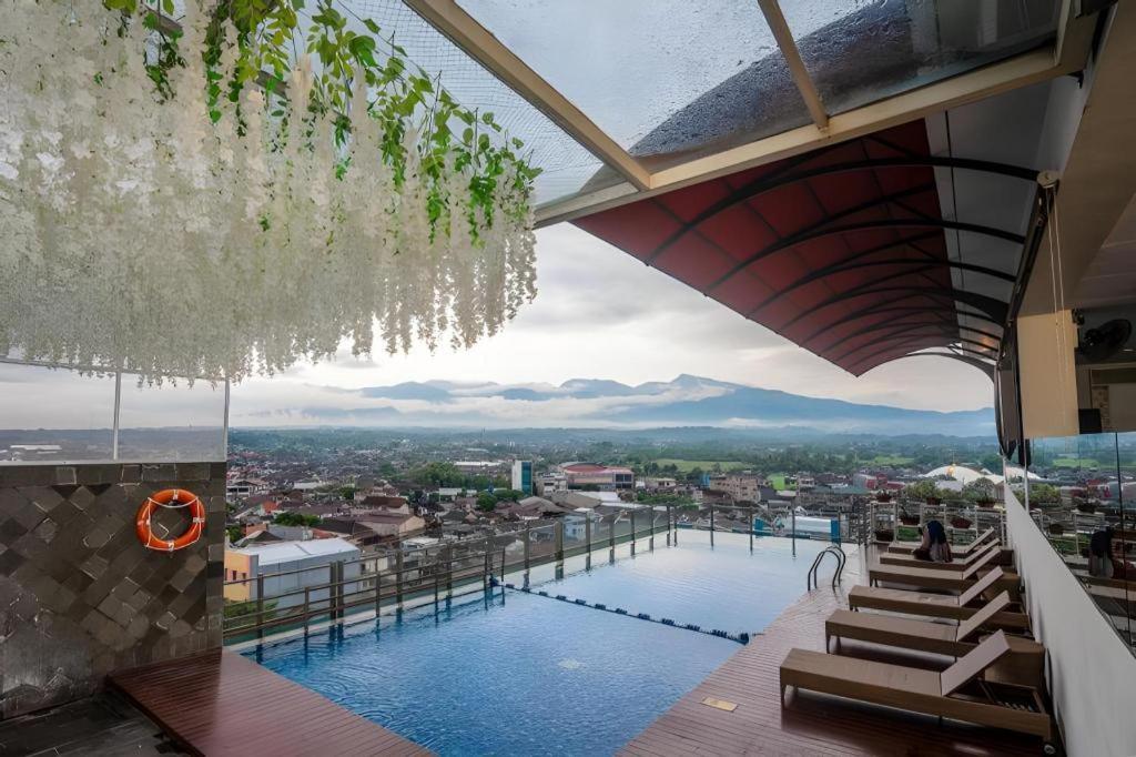Java Lotus Hotel Jember Ngoại thất bức ảnh
